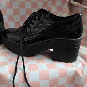 Forever 21 Black patent leather heeled oxfords Size 8